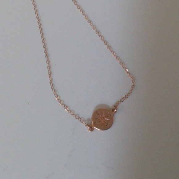 Rose gold compass necklace - Picture 3 of 5